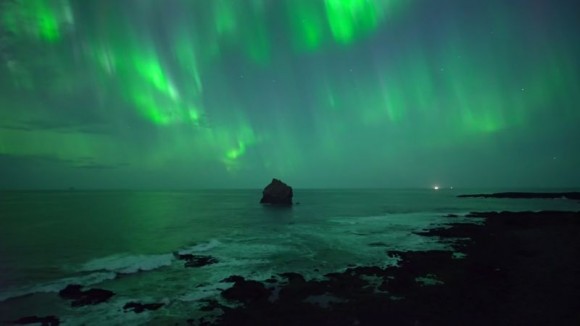 Aurora vista desde un dron en Islandia